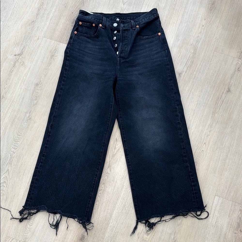 Levi’s Vintage-Inspired Wide-Leg Jeans – Size 26